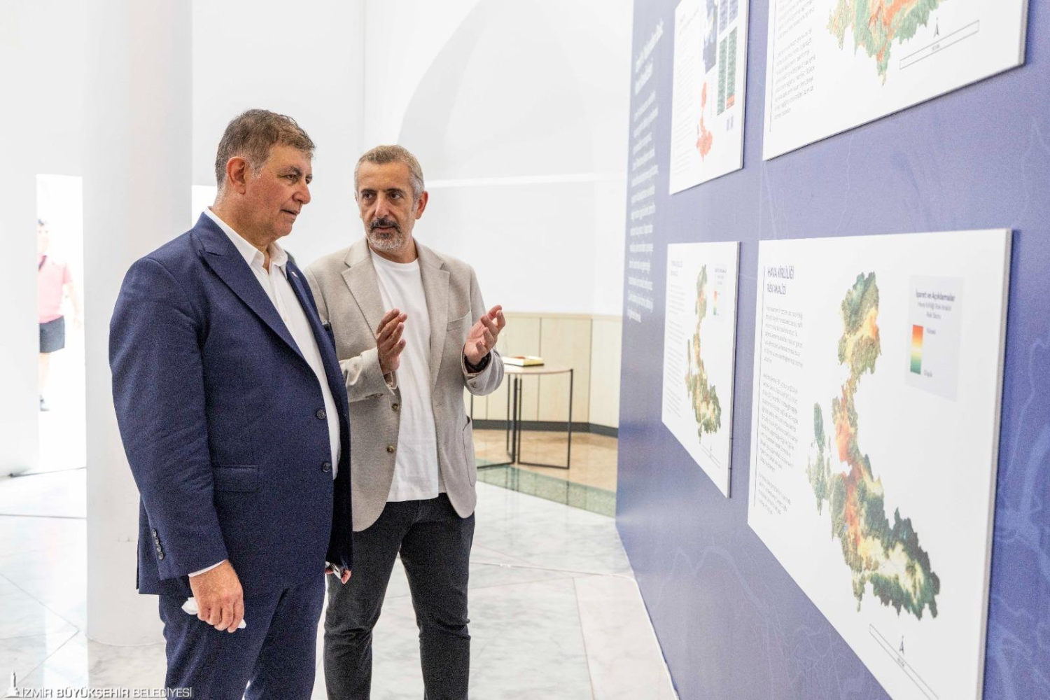 İzmir’in geleceğini anlatan sergi “İz’in Peşinde Şehrin İçinde” açıldı